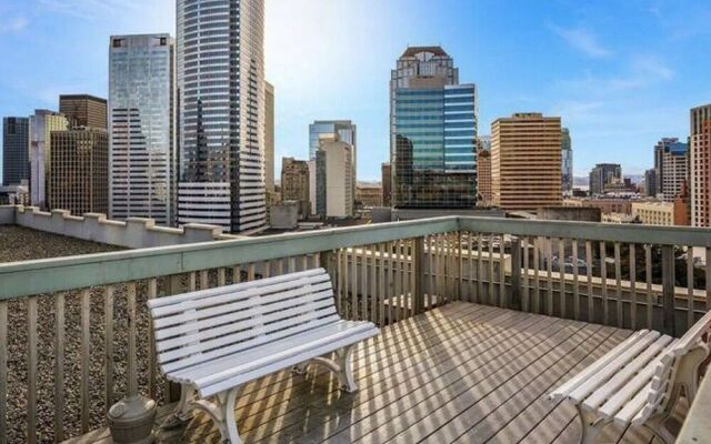 Pikes meets CapHill-Convention Center