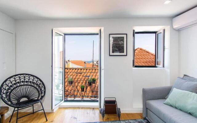 Lovelystay - Turquoise River View I