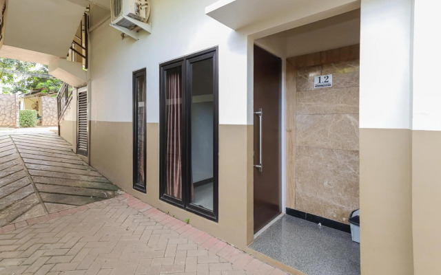 RedDoorz Syariah near Green Park Jatiwarna