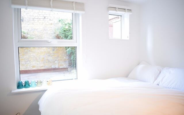 Light and Spacious 2 Bedroom Apartment in Peckham