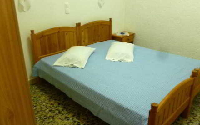 Akrogiali Rooms & Studios