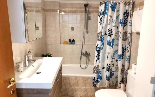 Fully equipped 2-bedroom flat unique view all year