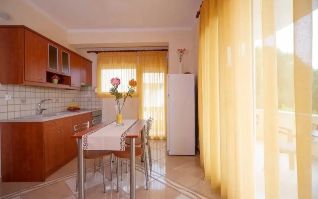 Beach Flat With Garden, Jacuzzi, BBQ