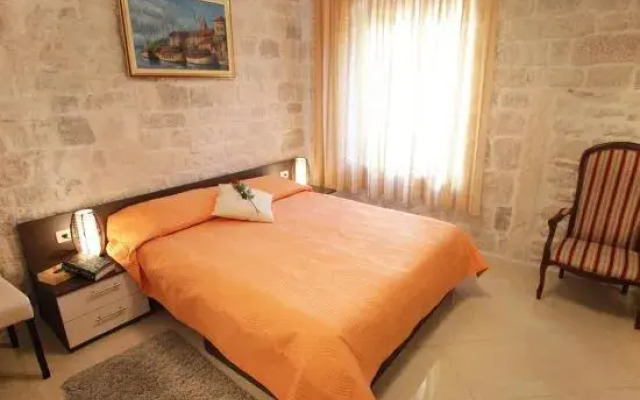 Apartments Dora