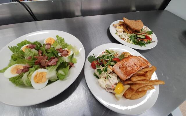 Ten Dollar Town Motel