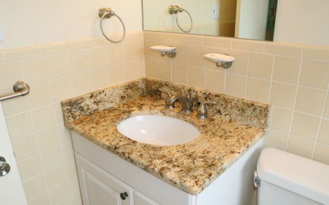 Jamaica Royale 054 - 1 Br Apts