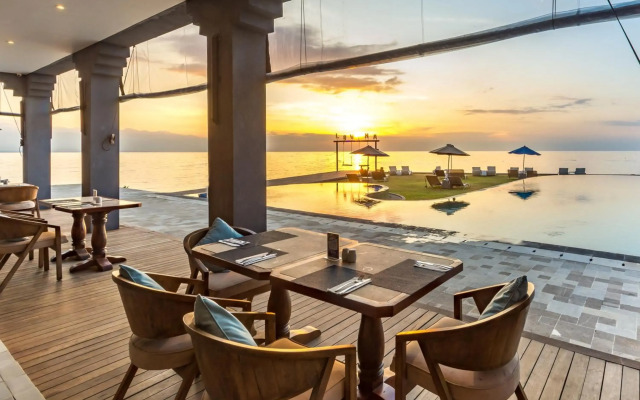 Lovina Beach Club & Resort