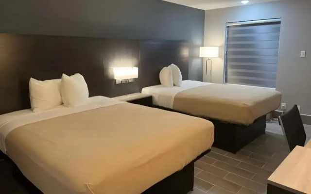 Econo Lodge Inn & Suites