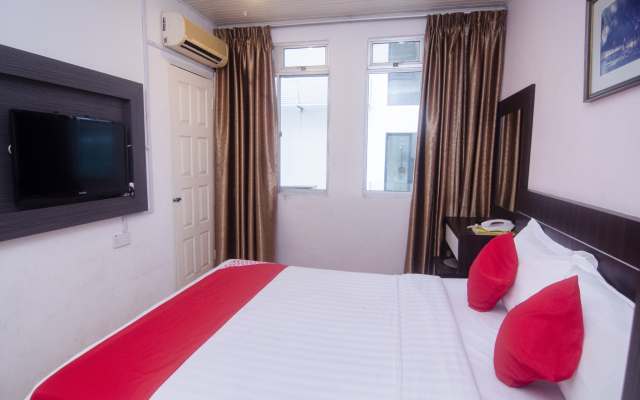 OYO 991 Mayfair Hotel
