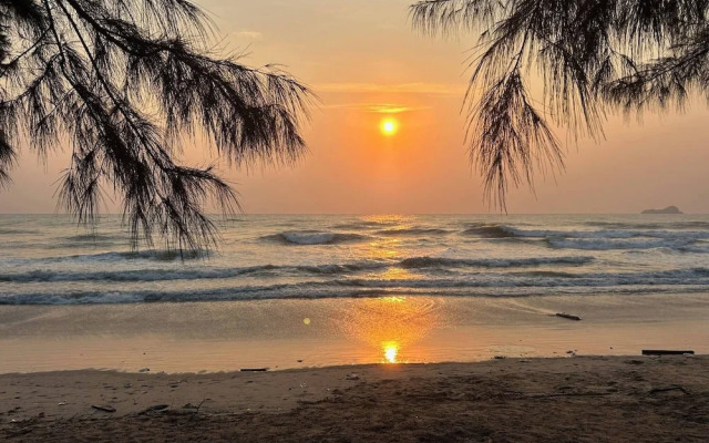 Hidden Villa Oasis Private Pool 2km to Beach&mall