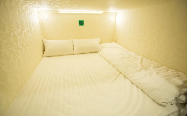 Green Box Hotel - Hostel