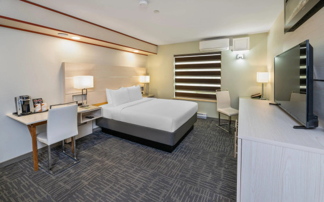 Quality Inn Sunshine Suites