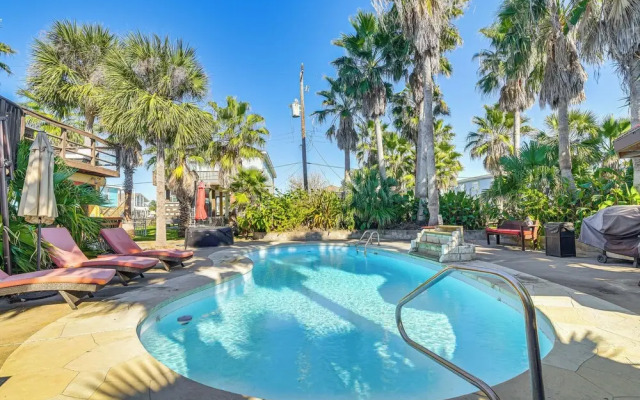 Private Pool, Deck & Patio: Galveston Oasis!
