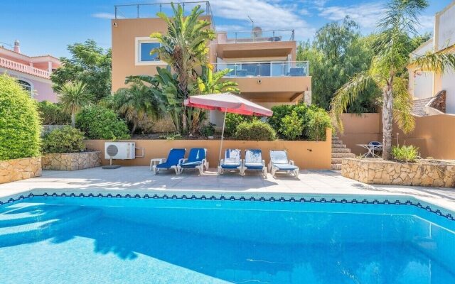 3 Bedroom Villa, Sleeps 6, with Pool, Air Con, WiFi & Walk to Shops