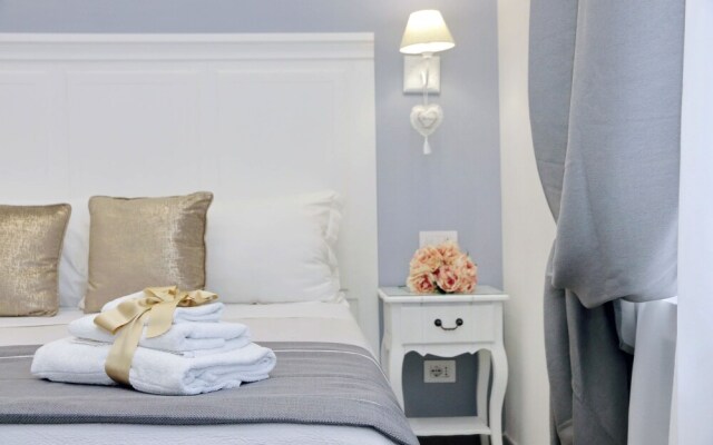 Roman Holiday Suites