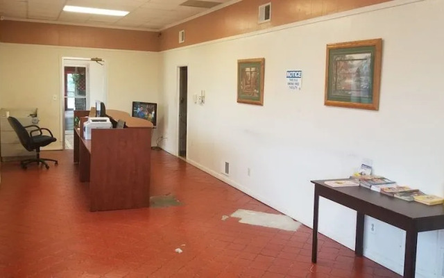 Tomac Motor Inn