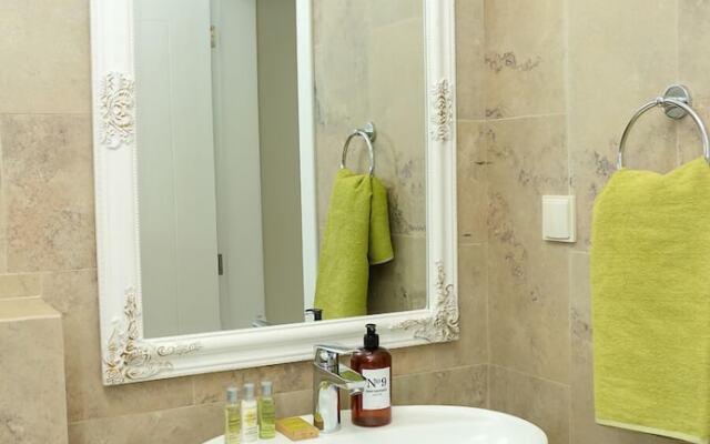 FM Luxury 2-BDR Apartment - Exclusive