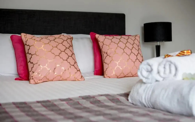 Heart of the City Luxury 3 Bedroom Apartment