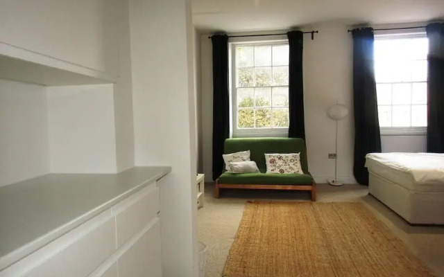 Large Private Double En-suite - 5