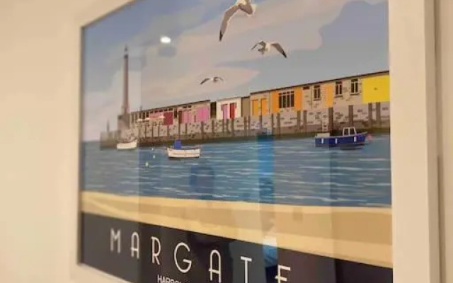 Beach Retreat, Stones Throw Away from Beach