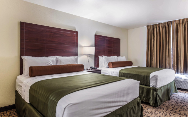 Cobblestone Hotel & Suites - Hutchinson