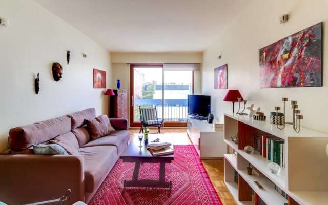 Spacious Apartment Near Exhibition Park