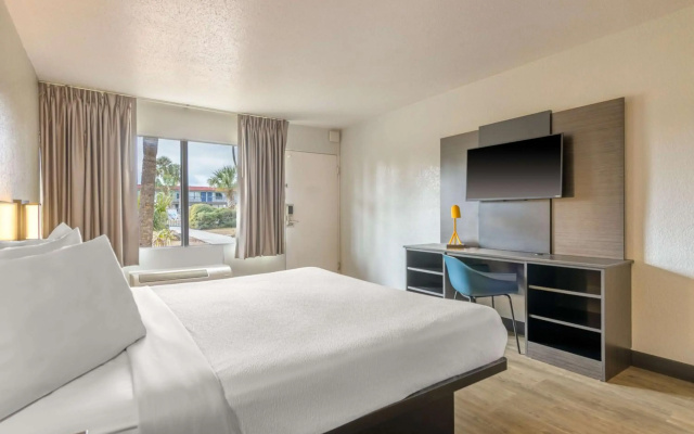 Motel 6 Spring Hill, FL - Weeki Wachee