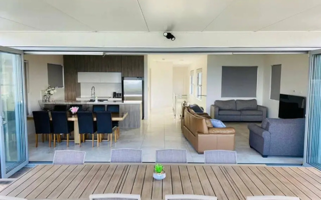 Beachfront apartment The Entrance Central Coast