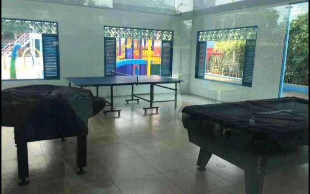 Light, airy, east facing 2 bed/2 bath pool views