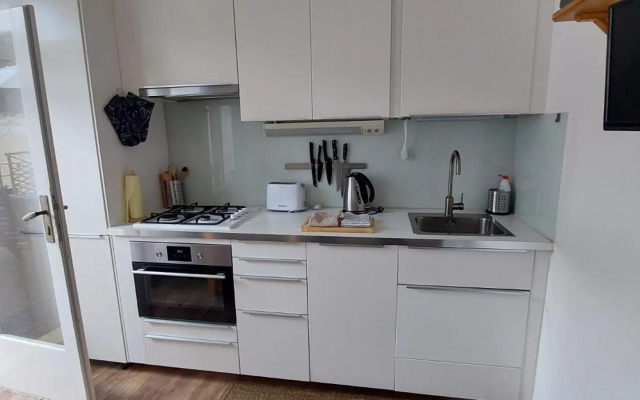 Anenska by Charles Bridge 2