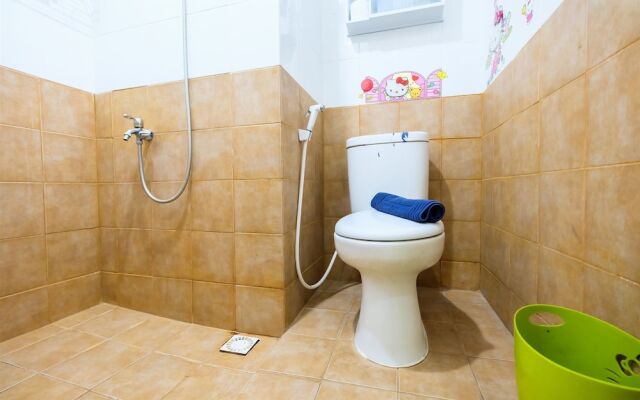 2BR Artistic Room Green Pramuka Apartment closed to Mall By Travelio