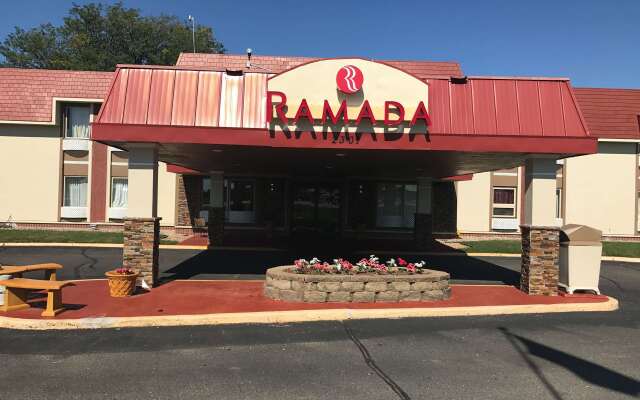 Ramada by Wyndham Albert Lea