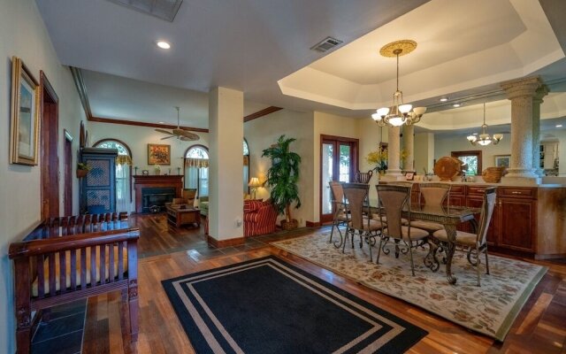 Casa de Mediterranean Home