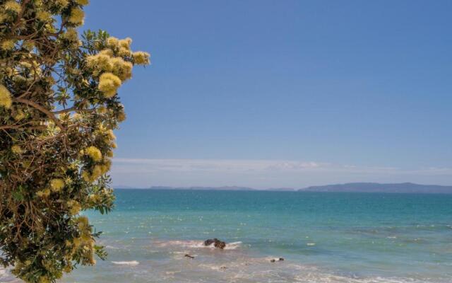 Hosts on the Coast Ātaahua.