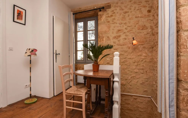 Cozy Holiday Home in Saint-Germain-de-Belves with Garden