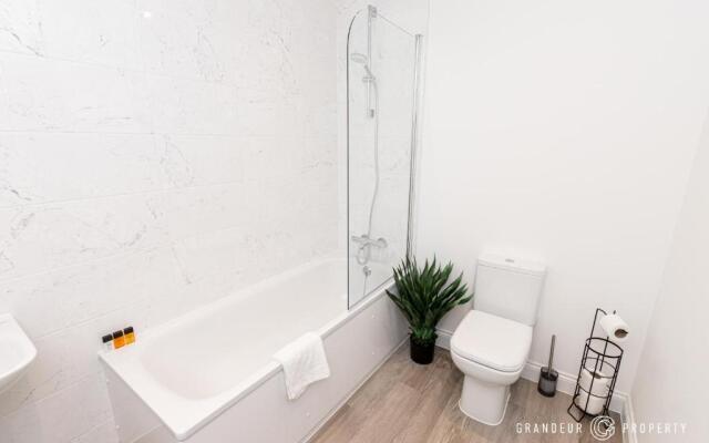 BOURNECOAST - STYLISH FLAT with SEA GLIMPSES - FM8406