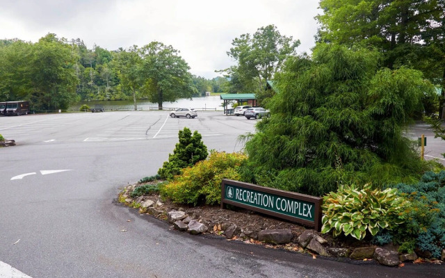 Newland Home w/ Fire Pit: 7 Mi to Grandfather Mtn