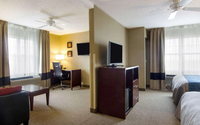 Comfort Inn & Suites Grafton - Cedarburg