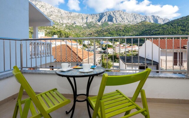 Beautiful Apartment in Drvenik With Wifi