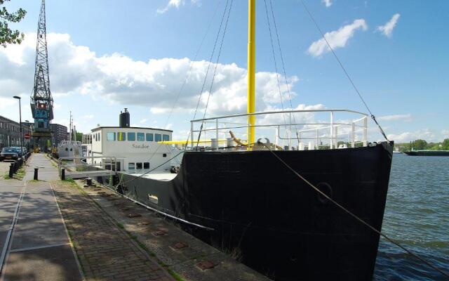 Authentic Ship with a stunning view!