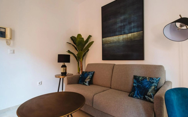 Chiqui and Vicente Bright Apartment