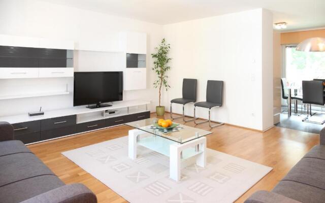 3 rooms Sunny Apartments-Schoenbrunn, 100m2 with balcony