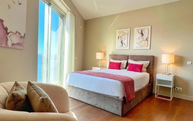 Lux Apartment first row