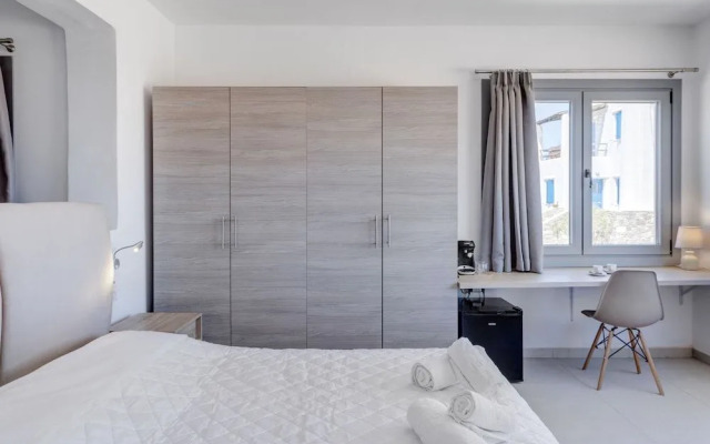 Chrysonisos Suites