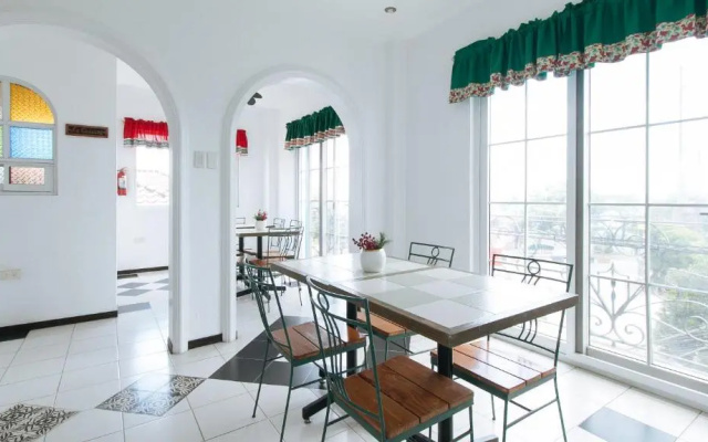 RedDoorz Plus @ New Orleans Auberge Hotel