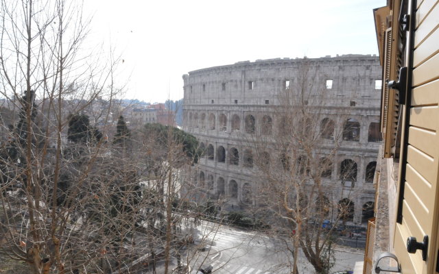 Colosseum Corner