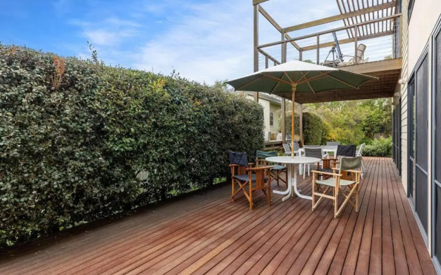 Sea Haven: coastal views, family retreat