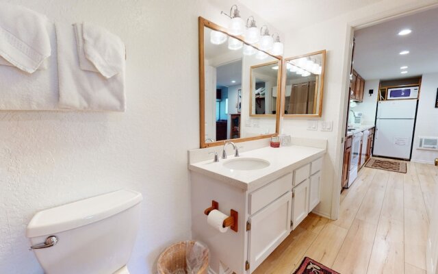 La Residence - Shared Pool, Hot Tub & More!