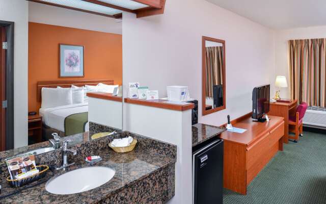 Travelodge Suites by Wyndham Newberg