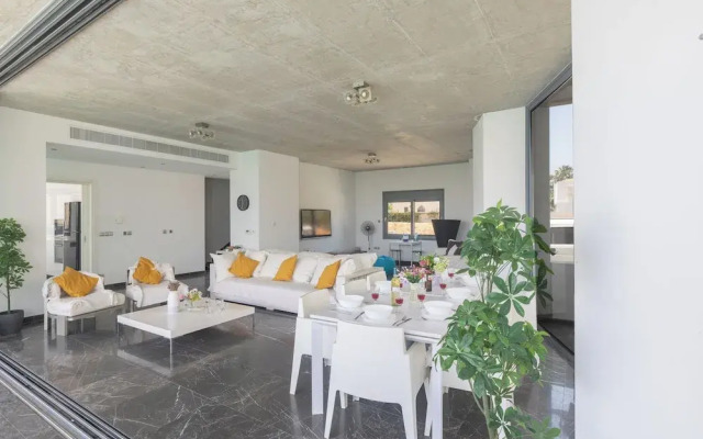 Protaras Holiday Villa El34 - Seafront Villa